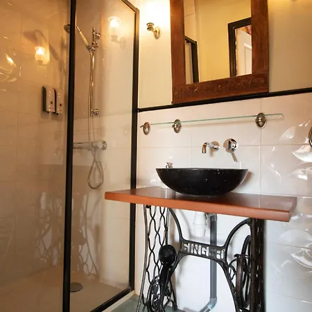 L'ecrin Des Roches Bed & Breakfast 3*